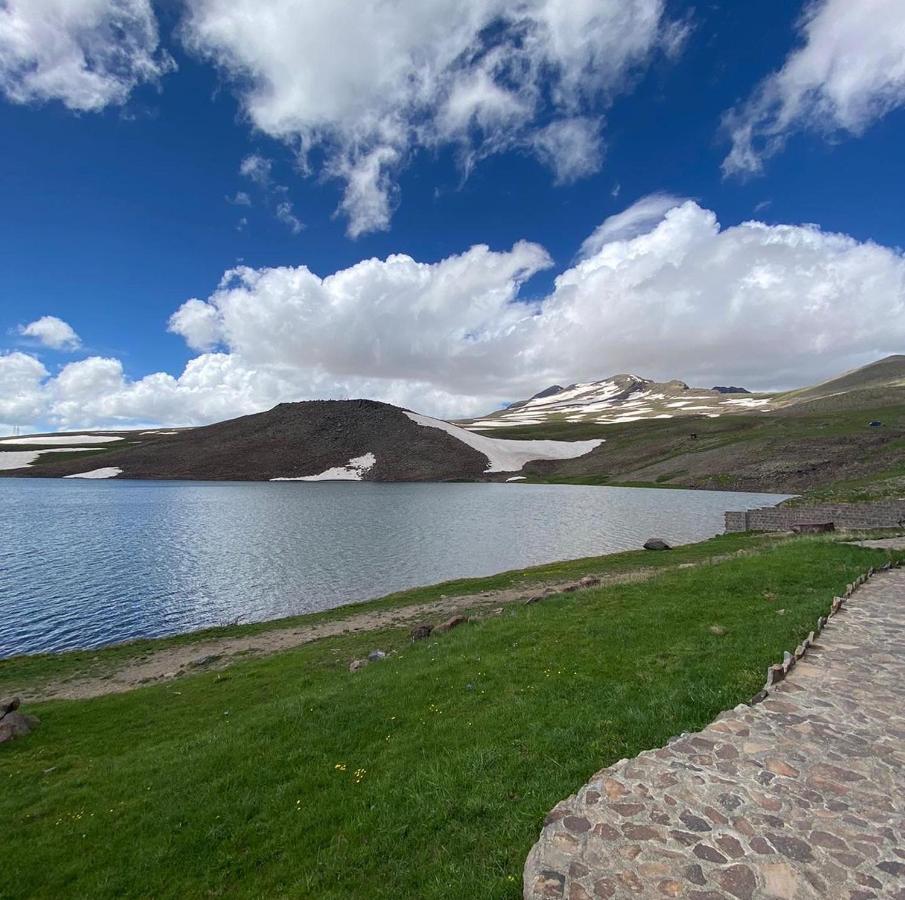 Mount Aragats Aparthotel Byurakan Ngoại thất bức ảnh